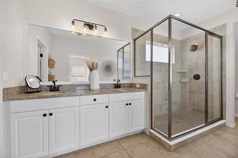 Bath - 7141 Bowspirit Pl, Apollo Beach, FL 33572 photo 2 of 5