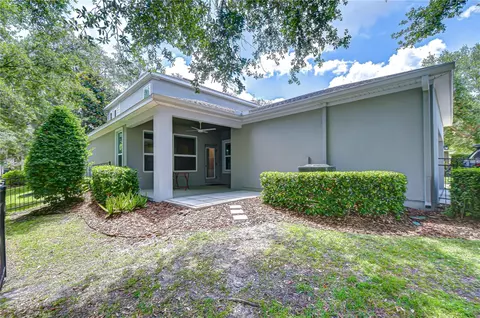 Exterior - 5301 Match Point Pl, Lithia, FL 33547 photo 3 of 10