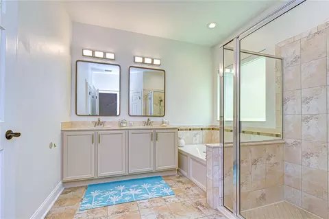 Bath - 5301 Match Point Pl, Lithia, FL 33547 photo 2 of 4