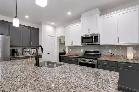 Kitchen - 5301 Match Point Pl, Lithia, FL 33547 photo 2 of 3