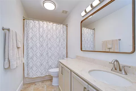 Bath - 5301 Match Point Pl, Lithia, FL 33547 photo 4 of 4