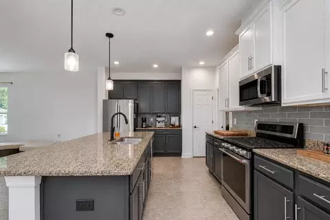 Kitchen - 5301 Match Point Pl, Lithia, FL 33547 photo 3 of 3