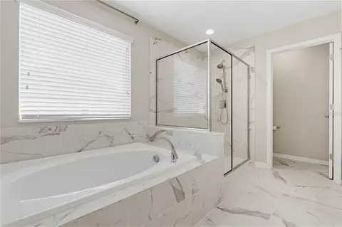 Bath - 9608 Sorbonne Loop, Seffner, FL 33584 photo 7 of 8