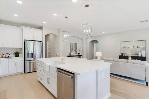 Kitchen - 9608 Sorbonne Loop, Seffner, FL 33584 photo 4 of 7