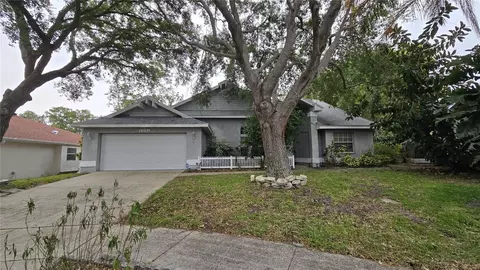 1040 Tradewinds Dr, Tarpon Springs, FL 34689