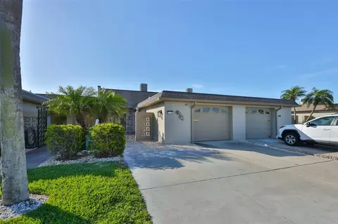 574 Boca Ciega Point Blvd N #2205, Saint Petersburg, FL 33708