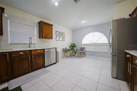 Kitchen - 13425 Fladgate Mark Dr, Riverview, FL 33579 photo 4 of 4