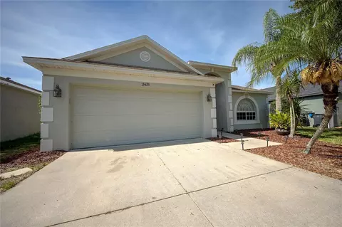 Exterior - 13425 Fladgate Mark Dr, Riverview, FL 33579 photo 2 of 9