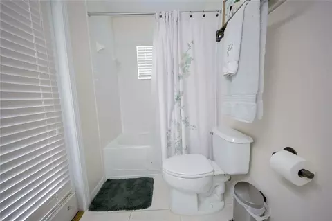 Bath - 13425 Fladgate Mark Dr, Riverview, FL 33579 photo 8 of 8