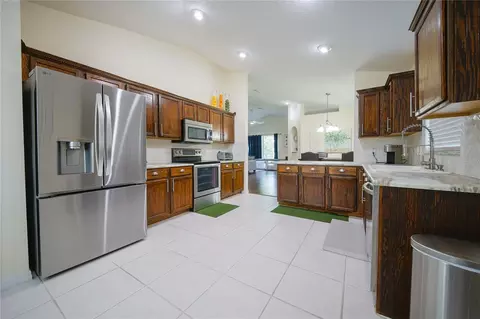 Kitchen - 13425 Fladgate Mark Dr, Riverview, FL 33579 photo 3 of 4