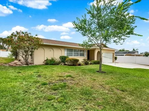 Exterior - 11235 Apache Pl, Largo, FL 33774 photo 2 of 2