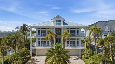 24 N Pine Cir, Belleair, FL 33756