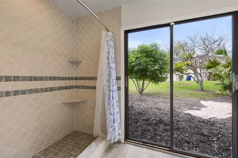 Bath - 751 E Gilchrist Ct, Hernando, FL 34442 photo 5 of 6