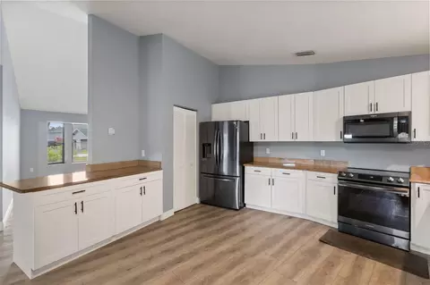 Kitchen - 751 E Gilchrist Ct, Hernando, FL 34442 photo 4 of 5