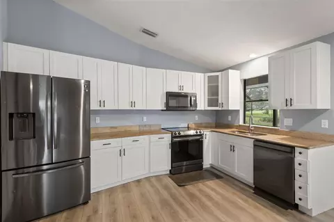 Kitchen - 751 E Gilchrist Ct, Hernando, FL 34442 photo 3 of 5