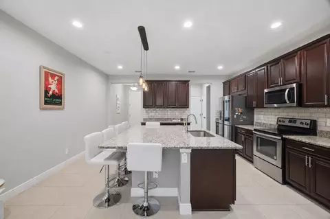 Kitchen - 2013 Sunset Wind Loop, Oldsmar, FL 34677 photo 2 of 3