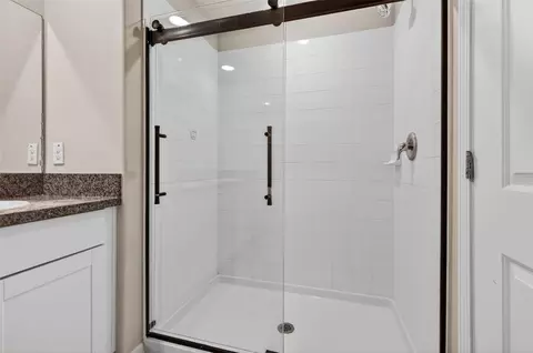 Bath - 13236 Jeter Creek Dr, Riverview, FL 33579 photo 2 of 3