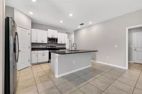 Kitchen - 13236 Jeter Creek Dr, Riverview, FL 33579 photo 5 of 5