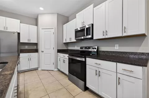 Kitchen - 13236 Jeter Creek Dr, Riverview, FL 33579 photo 3 of 5