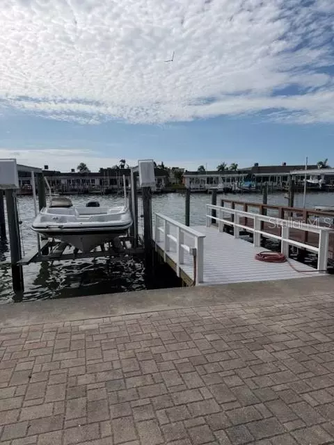 582 Boca Ciega Point Blvd N, Saint Petersburg, FL 33708