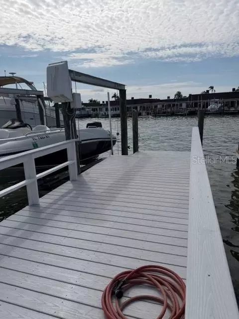 582 Boca Ciega Point Blvd N, Saint Petersburg, FL 33708