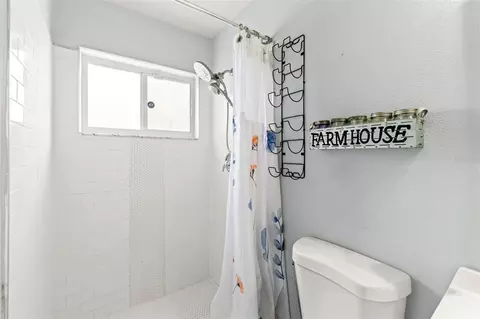 Bath - 5525 Piedmont Dr, Spring Hill, FL 34606 photo 2 of 3