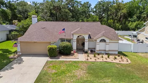 2739 Horseshoe Dr, Plant City, FL 33566