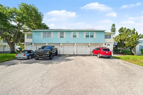 3267 39th St S #B, Saint Petersburg, FL 33711