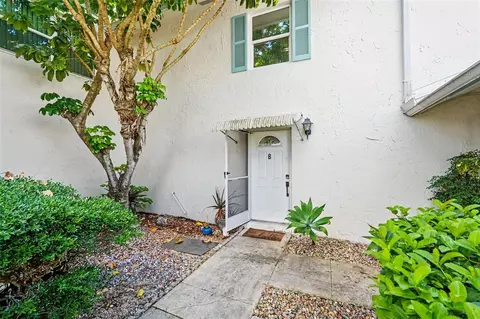 3267 39th St S #B, Saint Petersburg, FL 33711