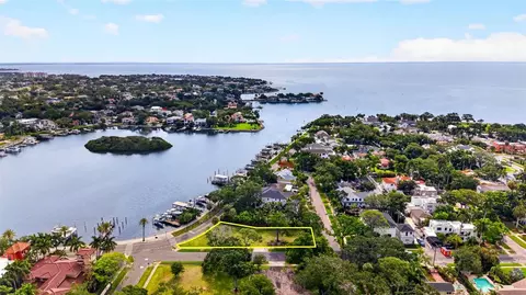 1956 Coffee Pot Blvd NE, Saint Petersburg, FL 33704
