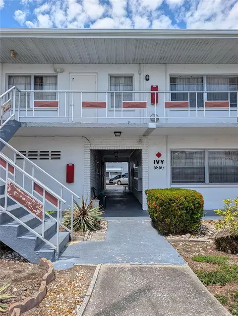 5850 18th St N #7, Saint Petersburg, FL 33714