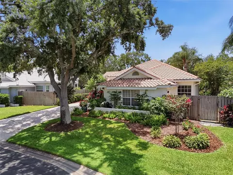 812 Live Oak Ter NE, Saint Petersburg, FL 33703