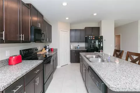 Kitchen - 13608 Willow Bluestar Loop, Riverview, FL 33579 photo 2 of 3