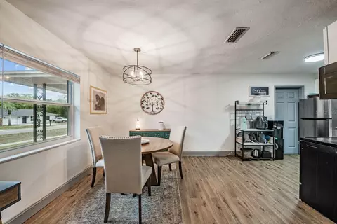 Dining - 958 Cobblestone Dr, Spring Hill, FL 34606 photo 2 of 3