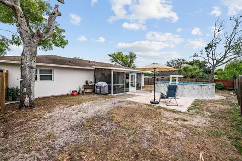 Exterior - 958 Cobblestone Dr, Spring Hill, FL 34606 photo 4 of 9