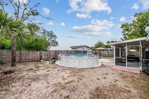 Exterior - 958 Cobblestone Dr, Spring Hill, FL 34606 photo 5 of 9