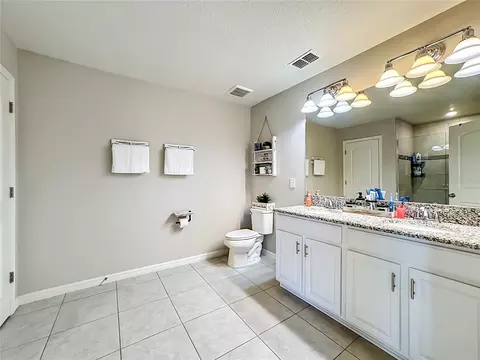 Bath - 11205 Brighton Knoll Loop, Riverview, FL 33579 photo 2 of 5