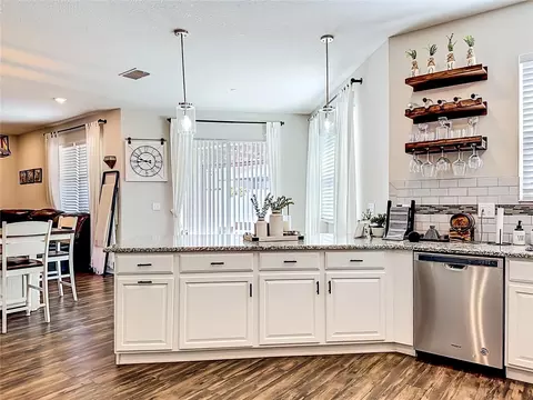 Kitchen - 11205 Brighton Knoll Loop, Riverview, FL 33579 photo 3 of 7
