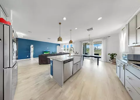 Kitchen - 12048 Orchid Ash St, Riverview, FL 33579 photo 8 of 10