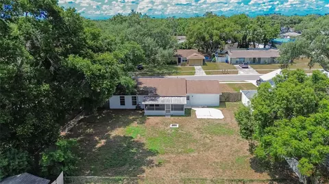 View/Area - 2340 Merrily Cir S, Seffner, FL 33584 photo 5 of 6