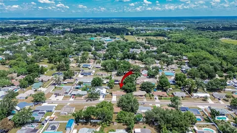 View/Area - 2340 Merrily Cir S, Seffner, FL 33584 photo 2 of 6