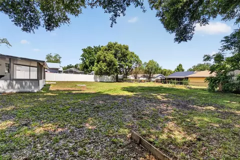 Exterior - 2340 Merrily Cir S, Seffner, FL 33584 photo 6 of 13