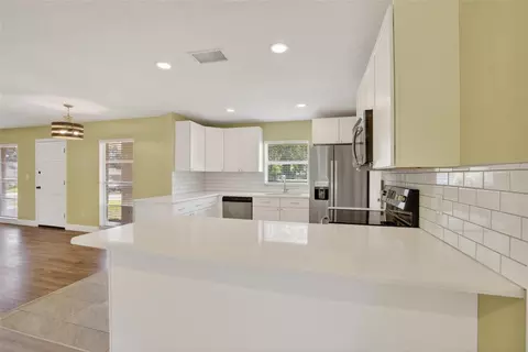Kitchen - 2340 Merrily Cir S, Seffner, FL 33584 photo 4 of 5