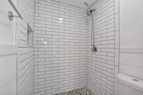 Bath - 2340 Merrily Cir S, Seffner, FL 33584 photo 1 of 4