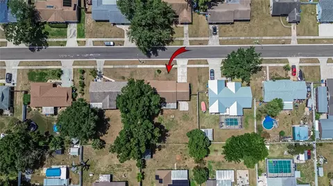 View/Area - 2340 Merrily Cir S, Seffner, FL 33584 photo 3 of 6