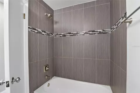 Bath - 2340 Merrily Cir S, Seffner, FL 33584 photo 3 of 4