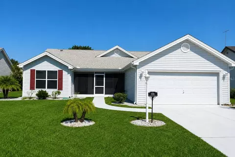 806 San Salvador Dr, Lady Lake, FL 32159