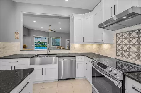 Kitchen - 11423 30th Cv E, Parrish, FL 34219 photo 4 of 5