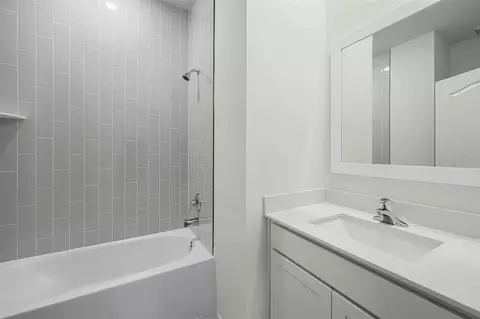 Bath - 13343 Tula Loop, Astatula, FL 34705 photo 2 of 2