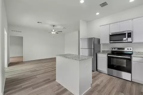 Kitchen - 13343 Tula Loop, Astatula, FL 34705 photo 2 of 3
